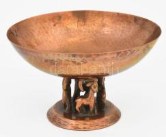 Tevan Margit (1901-1978): Tál. Vörösréz, kerek talpon álló zergefigurális tartórész kerek tállal. Jelzett: alján, Tevan. Méret: 10x17 cm. Reprodukálva: Koczogh Ákos: Tevan Margit (Képzőművészeti Alap Kiadóvállalata, Budapest, 1977), 30. old.