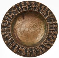 Tevan Margit (1901-1978): Dísztál. Peremén figurális ábrázolással, jelzés nélkül, d: 14,5 cm