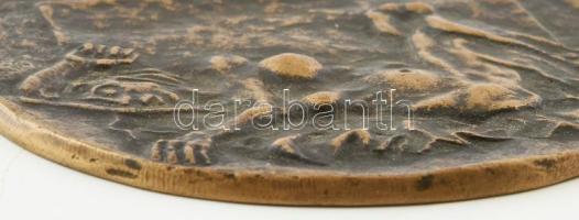 Maurer Dóra (1937-): Kánikula. Bronz kisplasztika,1958, jelzéssel, hátoldalán címkével, hibátlan, d:...