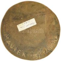 Maurer Dóra (1937-): Kánikula. Bronz kisplasztika,1958, jelzéssel, hátoldalán címkével, hibátlan, d:...