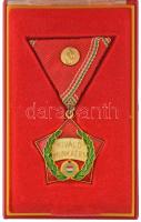 1978. "Kiváló Munkáért" aranyozott, rátétes, műgyantás kitüntetés mellszalagon, eredeti, sérült tokban + adományozói okirattal T:AU