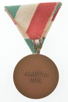 1975. "Pedagógus Szolgálati Emlékérem" bronz kitüntetés mellszalagon, eredeti tokban T:AU