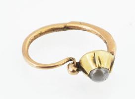 Arany (Au) fülbevaló pár, gyöngy berakással, jelzéssel, 14k, bruttó: 1,1 g