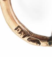 Arany (Au) fülbevaló pár, gyöngy berakással, jelzéssel, 14k, bruttó: 1,1 g