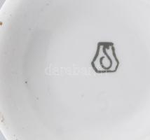 4 db porcelán gyógyszertári edény. Drasche, jelzés nélkül, SzH jelzéssel . Kézzel festett, jelzett, ...