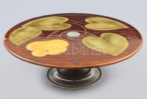 Sarreguemines mázas fajansz talpas kínáló fém talpazattal. Jelzéssel, kis kopással, d: 30,5 cm, m: 11 cm