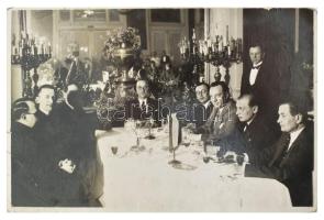 1948 Asztaltársaság, közöttük Gerő Ernő fotólap