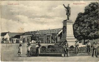 1915 Nagyszalonta, Salonta; Kossuth szobor, Szilágyi és társa üzlete. Döme Károly kiadása / statue, shop (fa)