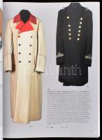 Dorotheum 2 darab árverési katalógus, történelmi fegyverek, uniformisok, egyéb militária témában, 20...