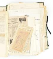 cca 1910-1940 Vegyes inkább okmány gyűjtemény: részben bácsszentiváni Michálovits György levéltárából, neki írt levelek, gratulációk nemességéhez, egyéb katonai vonatkozású iratok, némi reklám, nyomtatványok:pl Oroszország turáni népei.