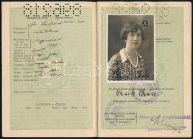 1928 Magyar Királyság által kiállított fényképes útlevél, osztrák és olasz vízumokkal