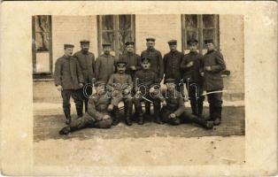 1917 Brest-Litowsk, Első világháborús német katonák csoportképe / WWI German soldiers, photo (felületi kopás / worn surface)