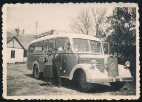 cca 1941 A Jolsva-Rimaszombat MÁVAUT járat autóbusza, fotó, 9x6 cm