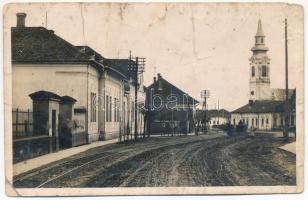 1938 Vésztő, Kossuth Lajos utca, református templom. Weinstock E. Nr. 1218. + "BÉKÉSCSABA-KÖTEGYÁN-GYOMA 163" vasúti mozgóposta bélyegző (szakadások / tears)