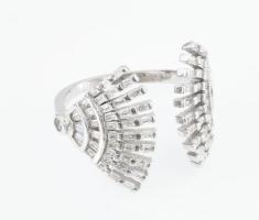 Ezüst(Ag) legyezős gyűrű, jelzett, méret: 53, bruttó: 3,16 g