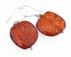 Ezüst(Ag) fülbevalópár borostyánnal, jelzett, h: 4,5 cm, bruttó: 7,6 g