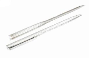 Ezüst(Ag) toll és levélbontó, jelzett, h: 14,5 és 13,5 cm, bruttó: 37,2 g