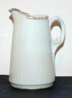 Porcelán tétel, benne: ARPO jelzéssel ellátott román porcelán váza (22cm), 1db Victoria jelzéssel el...