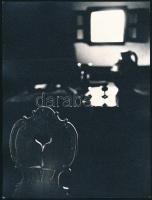 Csák Miklós (1933-2013): Falusi házbelső (cím nélkül), a hátoldalon pecséttel jelzett fotó, 24x18 cm