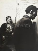 Csák Miklós (1933-2013): Megfigyelés, jelzetlen fotóművészeti alkotás, kissé hullámos, 40×30 cm