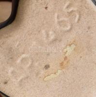 Anya gyermekével. Színes mázakkal festett kerámia formaszámmal. 25 cm