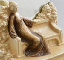 Tükrös asztali dísz. Fajansz XIX. sz. vége BB jelzéssel. 21x15 cm Tükörrel 34 cm