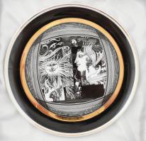 Hollóházi Szász Endre tervezte falitál, matricás, jelzett, hibátlan, d:22 cm Díszdobozzal