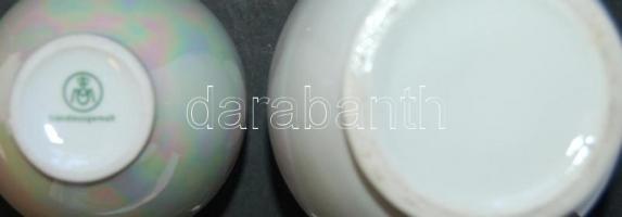 2db jelzett és jelzés nélküli porcelán váza, egyiken kézi festésű Leipzig kép, 12cm és 15cm magasság...