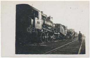 1916 Maroshévíz, Oláhtoplica, Toplita, Toplica; két vonat összeütközött, gőzmozdonyok és katonák / two trains collided, locomotives. photo (fl)