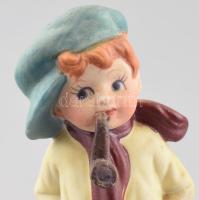 Pipázó fiú, biszkvit porcelán figura, kézzel festett, jelzetlen, kopásnyommal, m: 12,5 cm