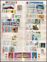 60 klf komplett magyar sor és 20 klf blokk 2 berakólapon / 60 different Hungarian sets and 20 different blocks