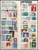 60 klf komplett magyar sor és 20 klf blokk 2 berakólapon / 60 different Hungarian sets and 20 differ...