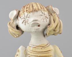 Kovács Éva (1938-2017): Kislány, mázas kerámia, hibátlan, jelzett, m: 21cm