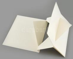 Bányász Éva (1956): Hajtogatott variációk. Papír. Jelzett. Számozott: 200/171. 14,5x21 cm. Borítékban és védőfóliában.