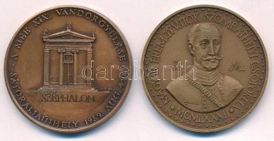 Kiss Sándor (1925-1999) 1982. "MÉE Szombathelyi csoportja - Jurisics Miklós / Kőszeg" bronz emlékérem (42,5mm) + Gáti Gábor (1937-) 1989. "MÉE XIX. Vándorgyűlése Sátoraljaújhely - Kazinczy Ferenc" bronz emlékérem (42,5mm) T:UNC,AU