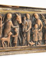 Tevan Margit (1901-1978): Iparművész fém doboz, plasztikus figurális díszítéssel. réz Jelzett, 13,5x...