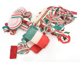 Nemzetiszínű szalagok, vegyes méretben, egy tasaknyi