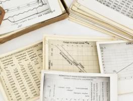 cca 1950 Műszaki rajzokról, táblázatokról készített fotók, össz. 112 db, 12x9 cm méretben