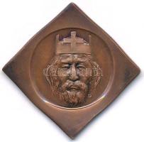 Lapis András (1942-) 1988. "I. István király 975?-1038 - Szegedi Éremgyűjtők" kétoldalas, csegely alakú bronz emlékplakett (34x34mm) T:AU kis patina Adamo SG21