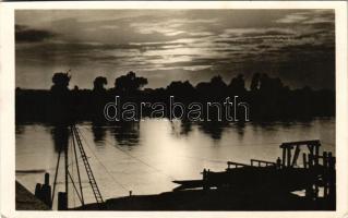 Gyékényes-Zákány. A robbantott Dráva híd helyreállítása, naplemente a Drávám. 101. Vép. e.