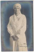 1916 Rohonczy Ilonka első világháborús magyar ápolónő vöröskeresztes kitüntetéssel / WWI Hungarian military nurse with Red Cross medal. photo (EK)