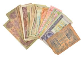 70db-os vegyes magyar és külföldi bankjegy tétel, közte 1902. 50K, valamint Lengyelország, Venezuela, Törökország stb. bankjegyei T:F-G 70pcs of mixed hungarian and foreign banknote lot, in it Hungary 1902. 50 Korona, as well as banknotes from Poland, Venezuela, Turkey etc. C:F-G