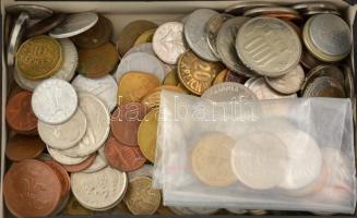 Vegyes magyar és külföldi érmetétel mintegy ~1,1kg súlyban T:vegyes  Mixed, Hungarian and foreign coin lot (~1,1kg) C:mixed