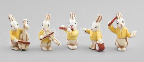 cca 1900-1920 5 darabos német porcelán nyúl figurás zenekar. Közte sorszámozottak, kis kopással, m: 6 cm