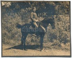 cca 1915-1920 Lovas katona, kartonlapra ragasztott fotó, 9×11 cm