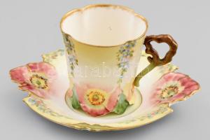 Szecessziós csokoládés csésze alátéttel, formaszámmal, csésze oldalán kis repedéssel, d: 17,5 cm, m: 9 cm