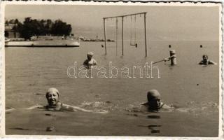 Abbazia, Opatija; fürdőzők a tengerben / bathing in the sea, beach. Foto-Laboratorio "Savoia", photo