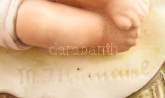 Hummel kis Jézus. Jelzéssel, minimális mázrepedezettséggel, 15,5x9,5 cm