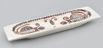 Iparművész, népi jellegű mázas kerámia kínáló tálka. 40x12,5 cm
