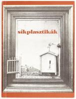 Síkplasztikák - Újpest Galéria 1997. május 2 - május 23. Kiállítási katalógus 55p. Kiadói papírkötésben